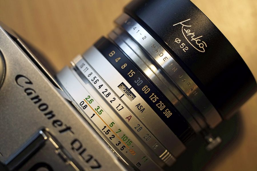 Vintage camera with aperture control