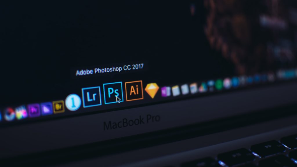 Cursor pointing at Photoshop icon